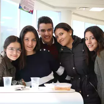 Los alumnos de preparatoria y profesional degustaron de los tradicionales chilaquiles por el inicio del semestre enero-mayo 2018.