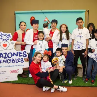 Equipo de enfermeras con pacientes de la tercera jornada 