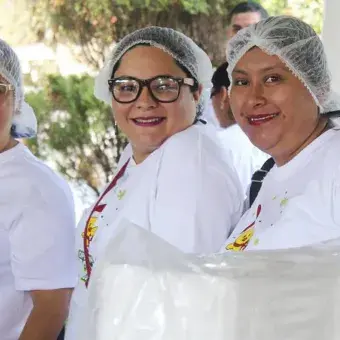 tres señoras que se unieron para apoyar