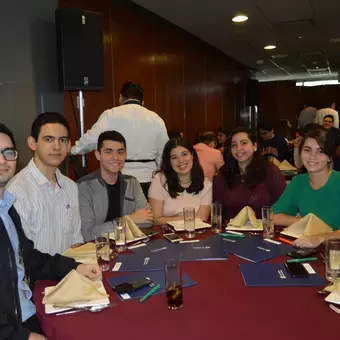 Estudiantes de la Escuela de Ingeniería y Ciencias durante su ceremoni