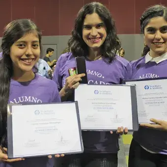 Daniela Montealegre, Andrea Sosa y Martha Carolina Elizondo, alumnas de la carrera de Biotecnología