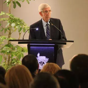 Rubén Núñez de Cáceres presentando su libro "Educación 5.0"