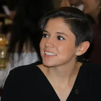 alumna graduada