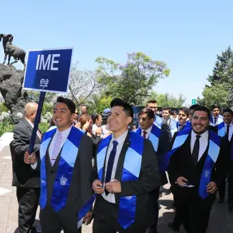 graduados en el desfile
