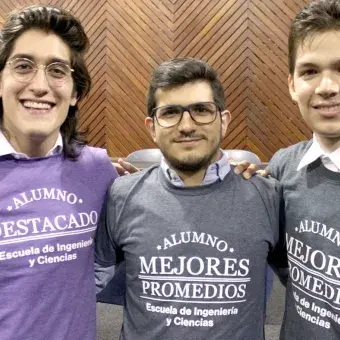 Estudiantes de Ingeniero en Tecnologías Computacionales que fueron reconocidos