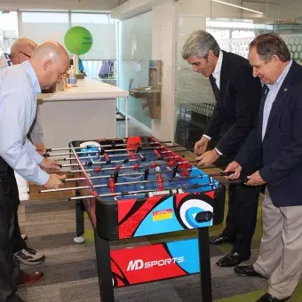 Salvador Alva en la inauguración del edificio