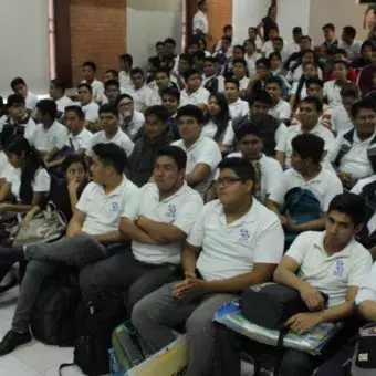 Alumnos del CBTIS 187 Tamazunchale celebraron a sus compañeros Humberto y Felipe que se estudiarán en el Tecnológico de Monterrey