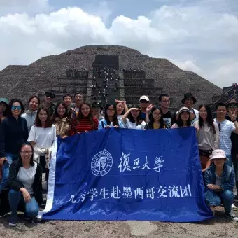 Fotogalería visita Universidad de Fudán