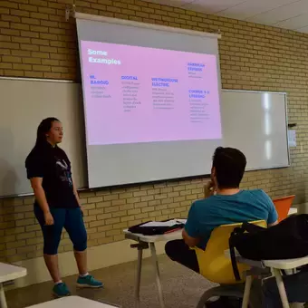 Alumnos de posgrado conociendo los proyectos