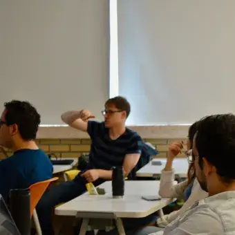 Alumnos de posgrado conociendo los proyectos
