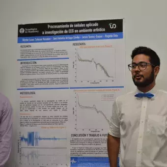 Héctor Issac Salazar y Joel Antonio Arriaga con su proyecto "Procesamiento de señalas aplicado a investigación de EEG en ambiente artístico"