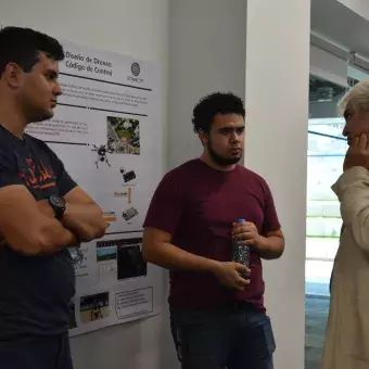 Enrique Horacio Pérez y Jesús Alejandro Pérez con el profesor Rogelio Gordillo