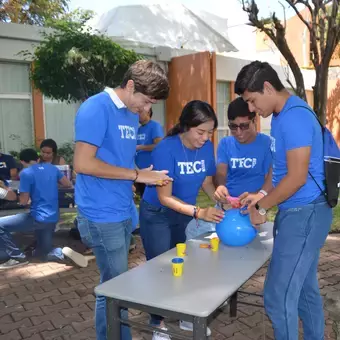 Alumnos en el HiTec