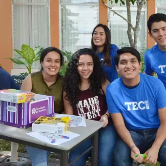 Alumnos en el HiTec