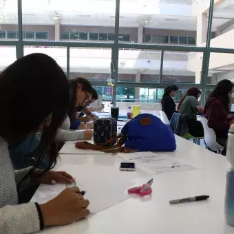 En Semana i alumnos del Tec de Monterrey elaboran pictogramas.