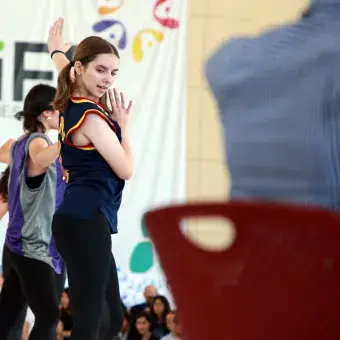 Con música, color y baile se celebró en Sonora.