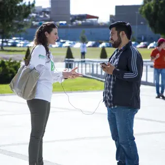Mentor y alumno en Reto Emprendedor