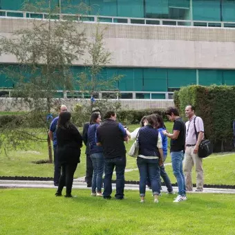 un momento de convivencia después de la inauguración 