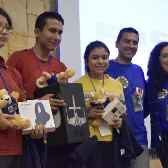 Ganadores del evento Ironmath con sus premios