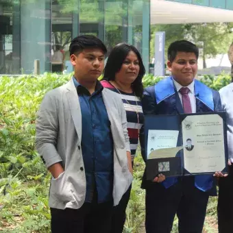 Con orgullo y emoción, ven a sus hijos cumplir sueño Tec (fotogalería)