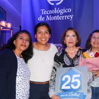 Nuestro maestros galardonados aprovecharon para tomarse fotos con sus familias.