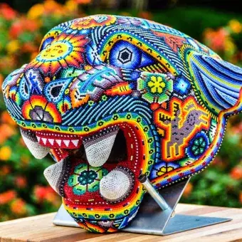 Cabezas de jaguar en Arte Huichol 