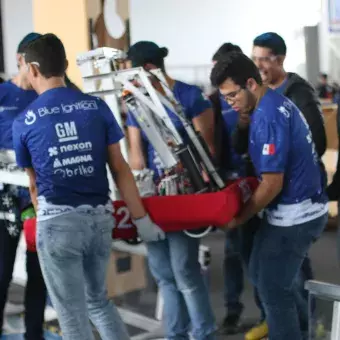 Equipo Blue Ignition de PrepaTec se prepara para competir.