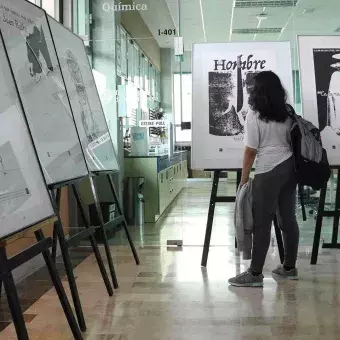 Alumnos del Tec de Monterrey conocen exposición de Juan Rulfo.