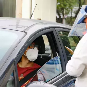 Antes de ingresar a las instalaciones del Tec campus Ciudad de México, estudiantes, profesores y colaboradores deben pasar por un filtro sanitario.