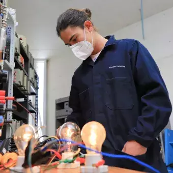 Estudiantes de Ingeniería del Tec campus Estado de México han regresado a los laboratorios.