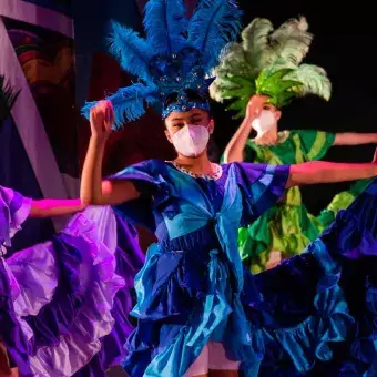 Bailarinas en el escenario de "La Lotería", Raíces 2021