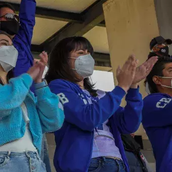 Las familias de jugadores celebran la victoria