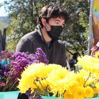 Alumnos pudieron crear su bouquet de flores en el Love Fest