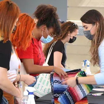 Previo al evento los alumnos se registraron para recibir un kit de bienvenida