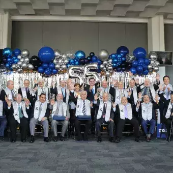 Autoridades del Tec de Monterrey recibieron a los egresados.