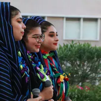 El grupo folclórico Raíces presentó un breve número musical.