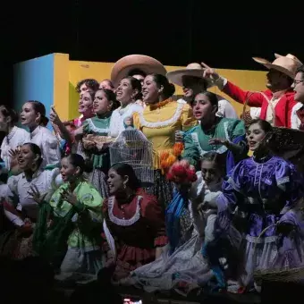 Baile folclórico de Jalisco en el espectáculo de Estampas de México del Tec Guadalajara.