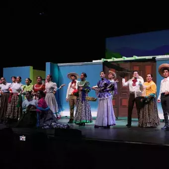 Baile folclórico de Jalisco en el espectáculo de Estampas de México del Tec Guadalajara.