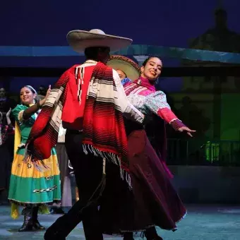 Baile folclórico de Jalisco en el espectáculo de Estampas de México del Tec Guadalajara.