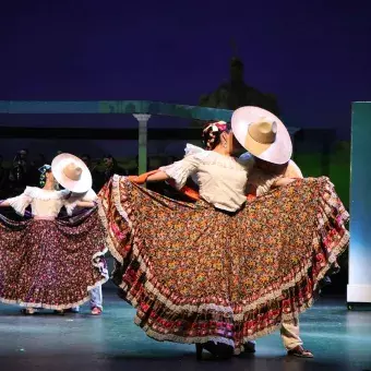 Baile folclórico de Jalisco en el espectáculo de Estampas de México del Tec Guadalajara.