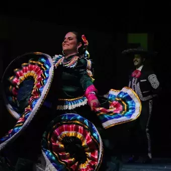 Baile folclórico de Jalisco en el espectáculo de Estampas de México del Tec Guadalajara.