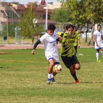 Borregos Laguna contra ITL en futbol soccer varonil ADUL