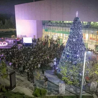 Tec Pue da bienvenida a las fiestas con música, luces y ballet (fotos)