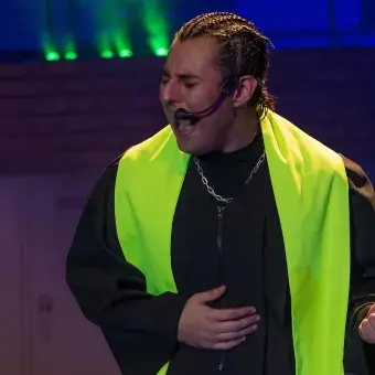 FAME El Musical cantante graduación