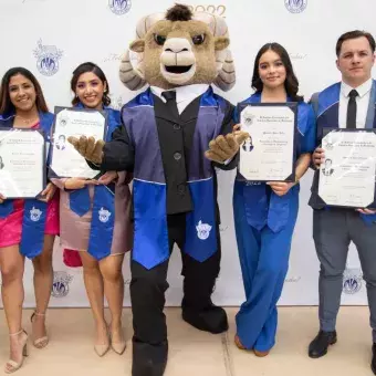 TEUS junto a alumnos egresados del campus Hidalgo