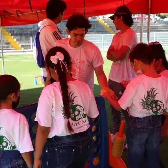 Niños disfrutando de Operación Santa