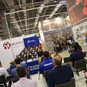 Presentan libro universidad cocredora del futuro en la FIL Guadalajara.