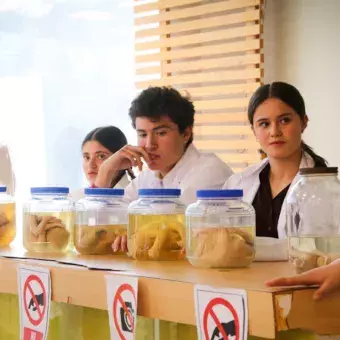 Estudiantes de PrepaTec Zacatecas viviendo la feria de ciencias