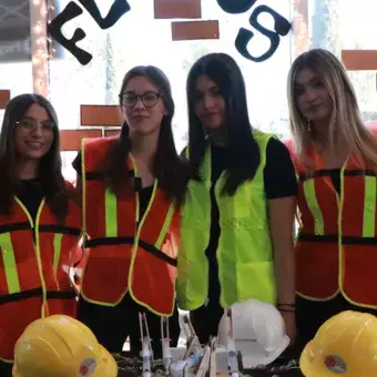 Estudiantes de PrepaTec Zacatecas viviendo la feria de ciencias