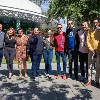 Las estatuas representan la labor en la enseñanza de las y los profesores.